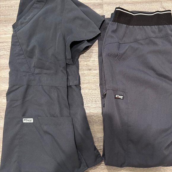 Grey's Anatomy Scrubs - Picture 3 of 3